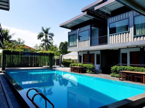 Kluang Hotel | Kluang Container Swimming Pool Hotel