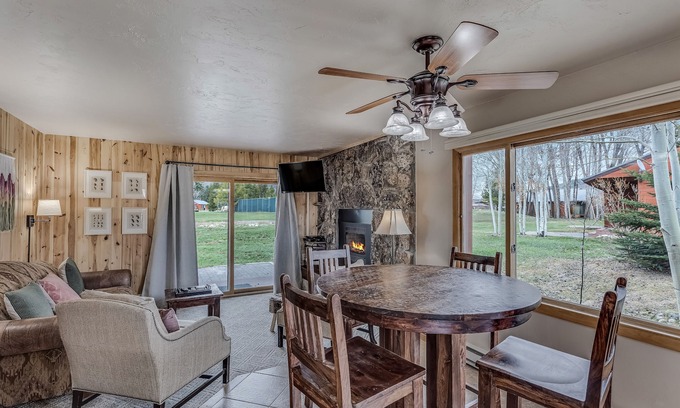 Clark Cabin | Knapsack- Mountain cabin with beautiful views