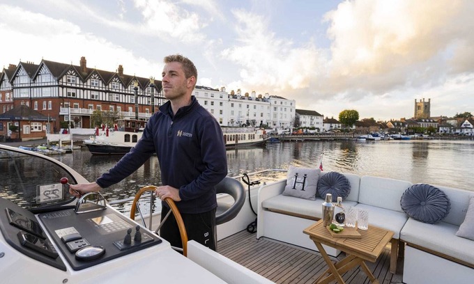 Henley Boat Rental | Knightsdream - Unforgettable Stay with Skipper