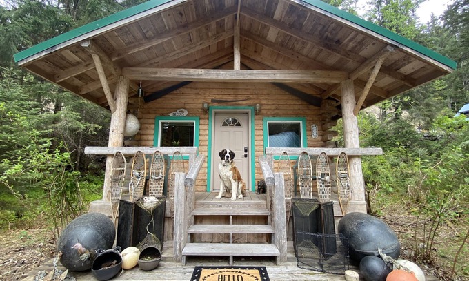 Bear Creek Cabin | Kobuk’s Kabin - Cozy and Dog-Friendly