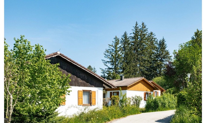 Schwarzenbach House | Komfort mit Gartencharme