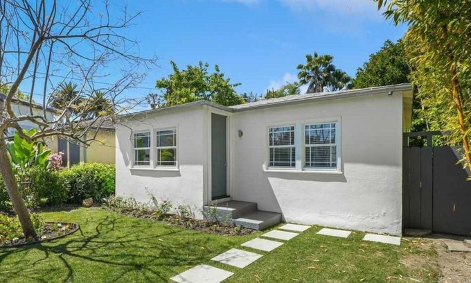Venice House | Kong Guest H-5 mins walk to Venice Canal and Beach, Abbot Kinney's famous street