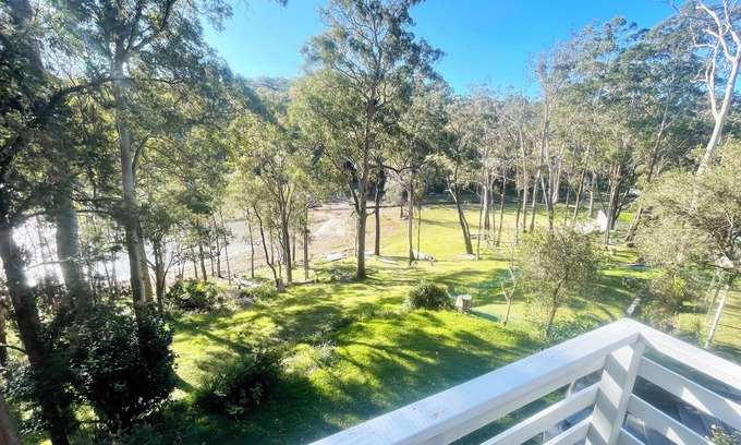 Smiths Lake House | Kookabana, is a peaceful Lakefront getaway,kayaks,wi-fi on SmithsLake