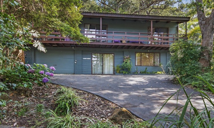 Pearl Beach House | Koorawatha by HolidayCo.