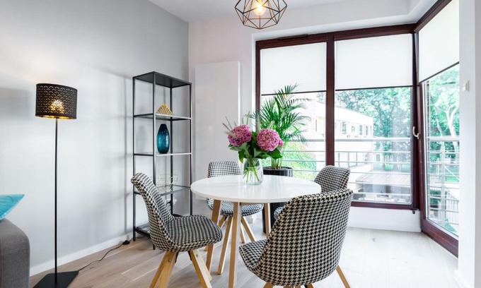 Wesoła Zachod Apartment | Kopernika8 Miro Apartment with Balcony and AC