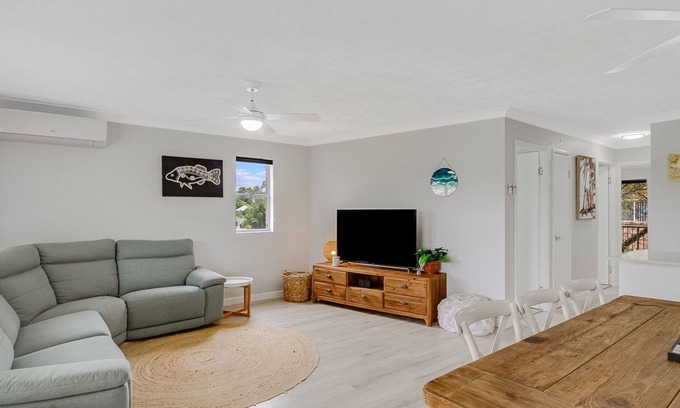 Coolangatta Apartment | Korina Court 5 - Quiet and Peaceful Kirra - Min. 3 Night Stays!