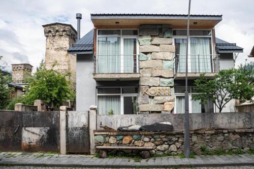 Bagvdanari Villa | Korte Hotel Sleeps 14 with Courtyard