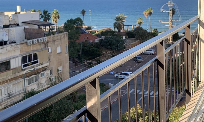 Netanya Apartment | Kosher Apartment just a short walk to Sironit Beach.