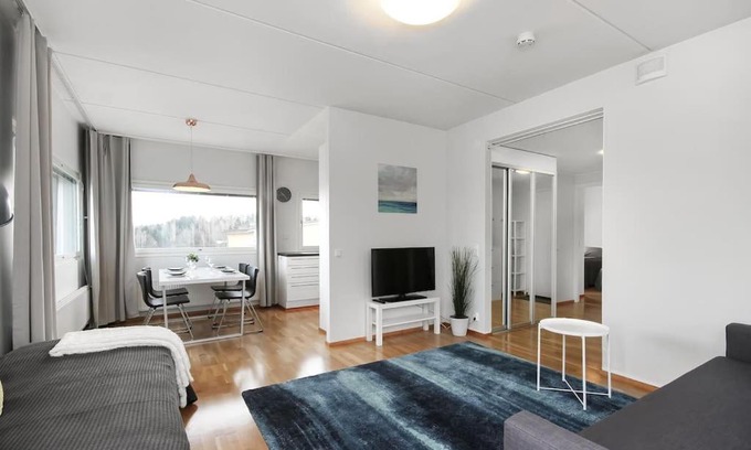 Espoo Centre Apartment | Kotimaailma - Iso ja valoisa kaksio, Espoon Keskustassa