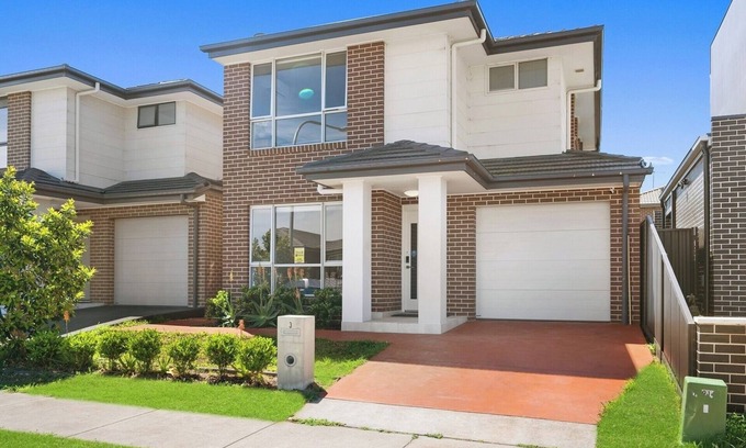 Austral House | KozyGuru | Austral | Convenient 4 x Ensuite House