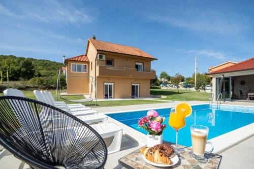 Trilj Villa | Kuća za odmor s bazenom Marijana