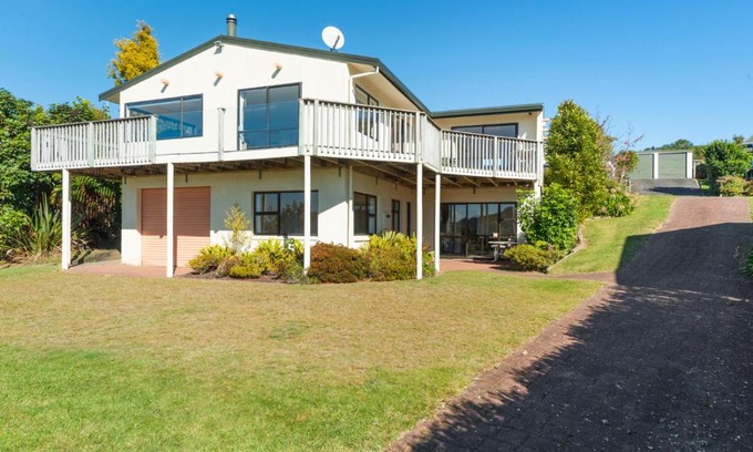 Omori House | Kuharua Lakeviews- Omori Holiday Home