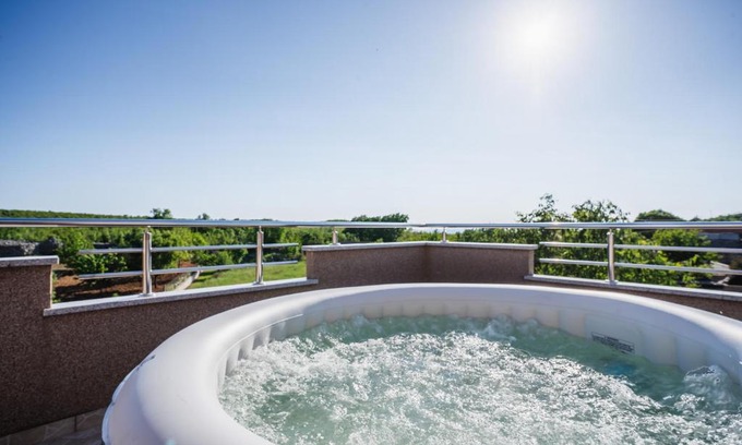 Unesic House | Kulušić House