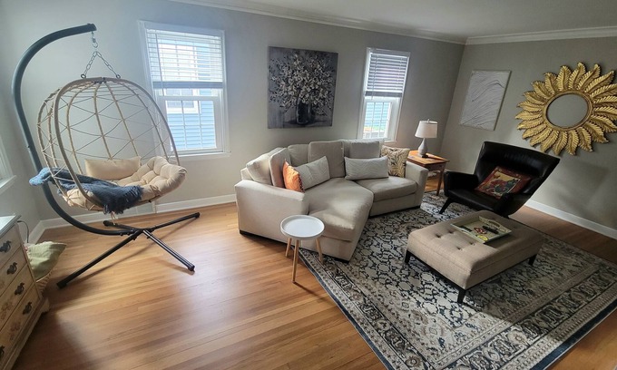 Kutzky Park House | Kutzky Cottage/3 BR, 4 Blocks to Mayo, Family & Pet Friendly, Fenced Yard