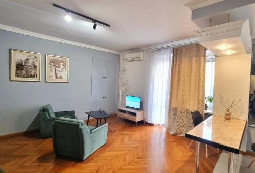 Khreshchatyy Yar Apartment | Kyiv History Apartment