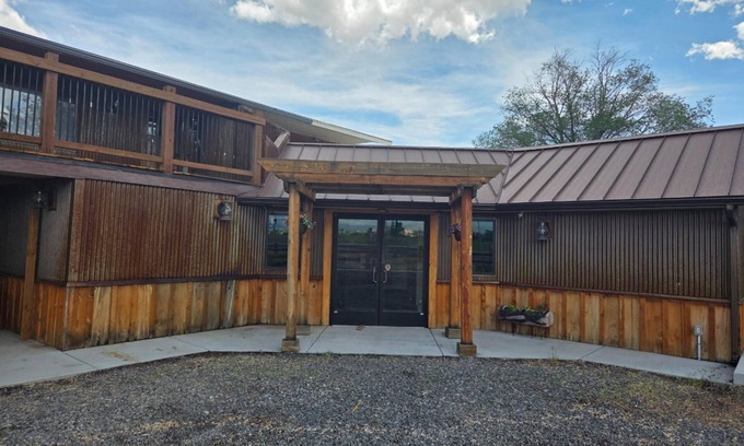 Cedaredge Apartment | Kyles Grill and Bar