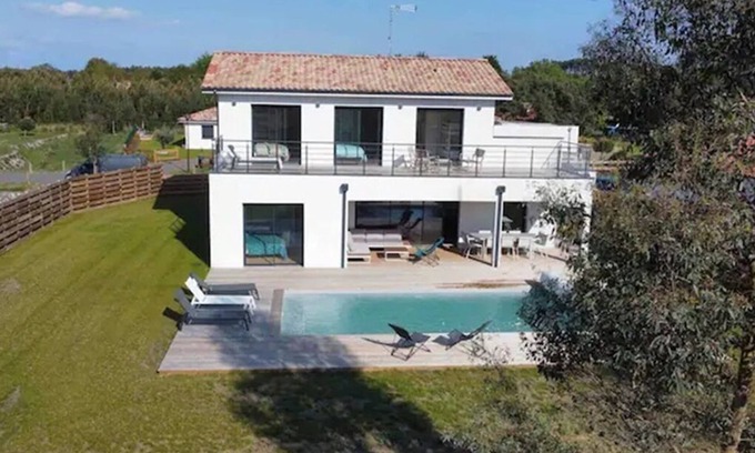 Leon Villa | Léon-villa Climatisée, Piscine Privée Chauffée