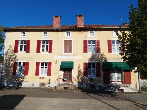 Saint-Laurent-sur-Gorre Bed & Breakfast | L'ancienne Gendarmerie