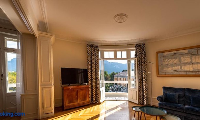 Annecy Old Town Apartment | L'Annexe du Château