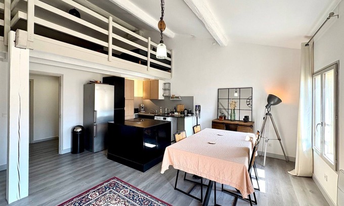 Quartier Administrations Apartment | L'Atelier Violette, 1 bedroom with A/C