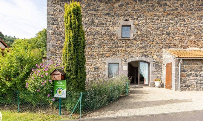 Chanat-la-Mouteyre House | L'ecurie DE Chez Viallard
