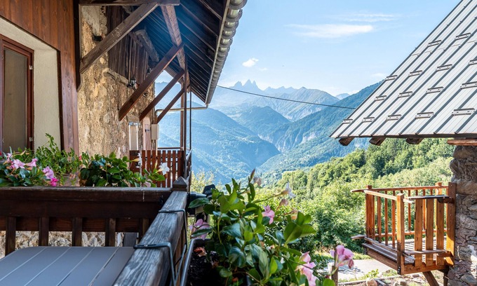 Saint-Pancrace Apartment | L'Escampette at La Fontannette