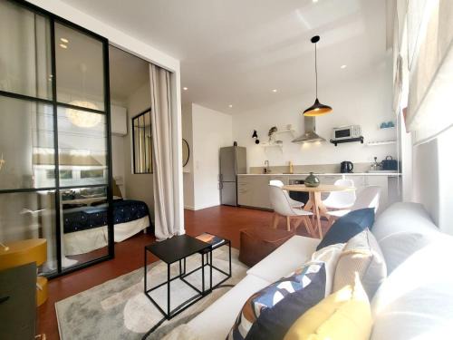 Antibes Old Town Apartment | L'Isnard 1er - Au coeur dAntibes