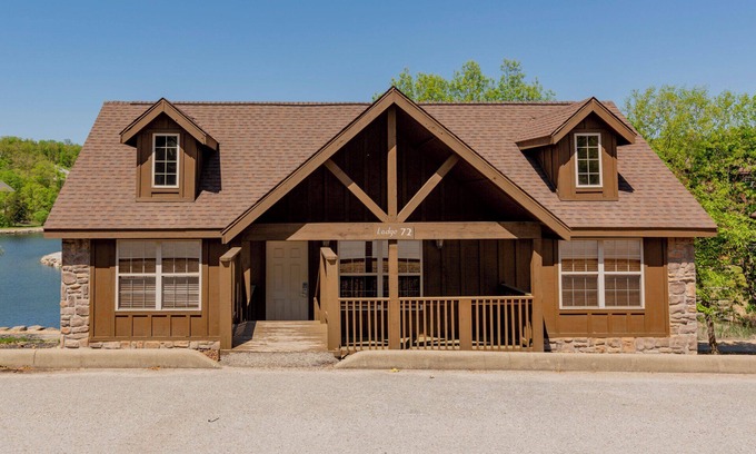 Reeds Spring Cabin | L072, 2Br, 2Ba, Sleep 8+, SEE DESC. for SUMMER SPECIAL