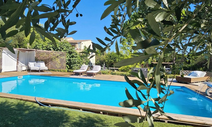 Carpentras Villa | La Bastide des Oliviers Provencal gîte with swimming pool in 1 ha of greenery