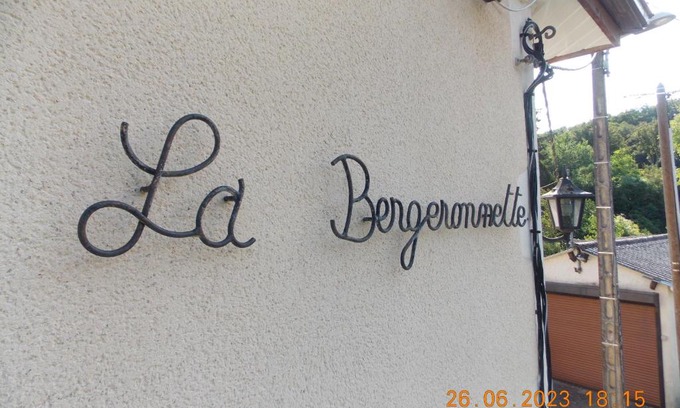 La Chapelle-Saint-Andre Bed & Breakfast | La Bergeronnette Le Buisson