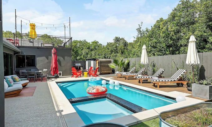 Greater South River City House | La Buena Vida: Modern Oasis w/Pool, Spa, & Sauna