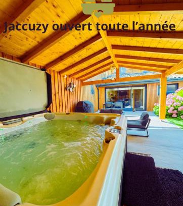 La Celle-sous-Gouzon Villa | La Bulle Médocaine villa élégante avec jaccuzy privé