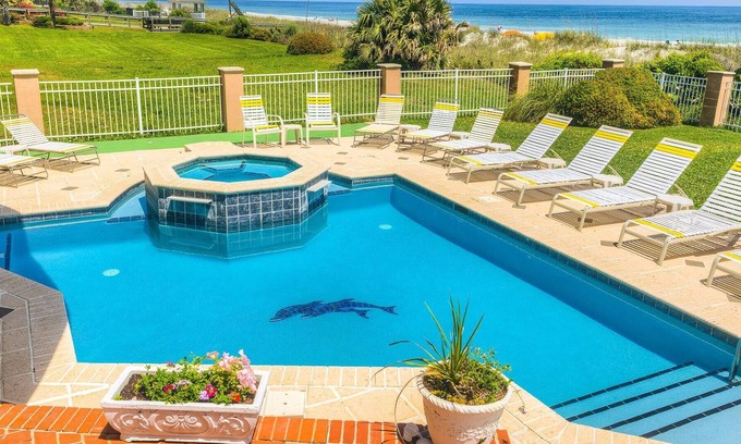 Golden Mile House | La Buona Vita by RedAwning