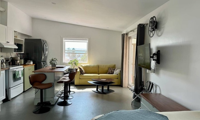 Grandes-Bergeronnes Apartment | La Cabine du Pilote avec Solarium