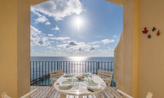 Marina del Cantone Ski Chalet | La Casa del Mare close to the beach