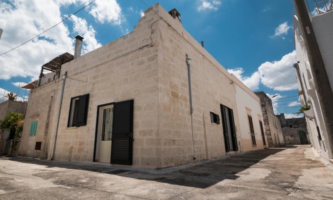 Marittima House | La casa del Poeta Salentino (Casa vacanze a Marittima per 3 persone)