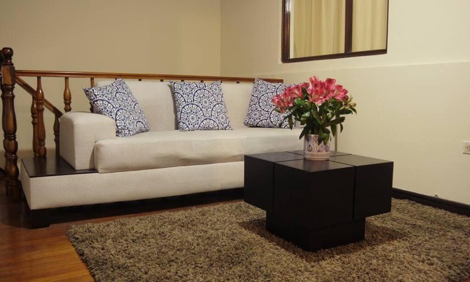Cuenca Apartment | La casa florida de Francisco