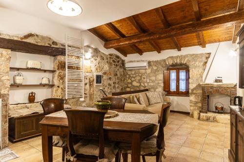 Vico del Gargano Apartment | La Casa nella pietra suite Gargano