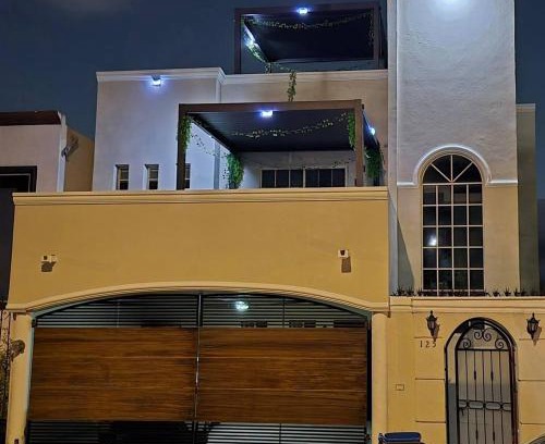 Monterrey House | La Casa Rosa Monterrey