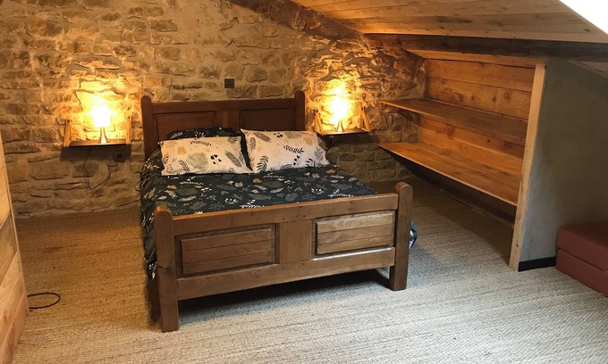 Montagna-le-Templier Bed & Breakfast | La Chambrée du Moulin