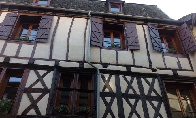 Beaulieu-sur-Dordogne Apartment | La Charente, charming apt. centrally located medieval village and walk to river