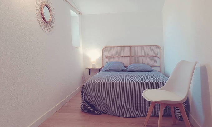 Quartier Administrations Apartment | La citadine, P2 de charme Centre Écusson, wifi