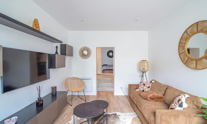 Le Chesnay Apartment | La Comtesse De Montespan