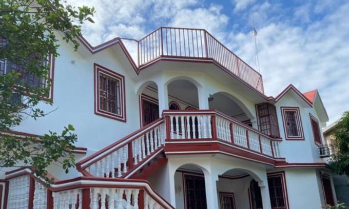 Vaudreuil House | La Difference Guest House
