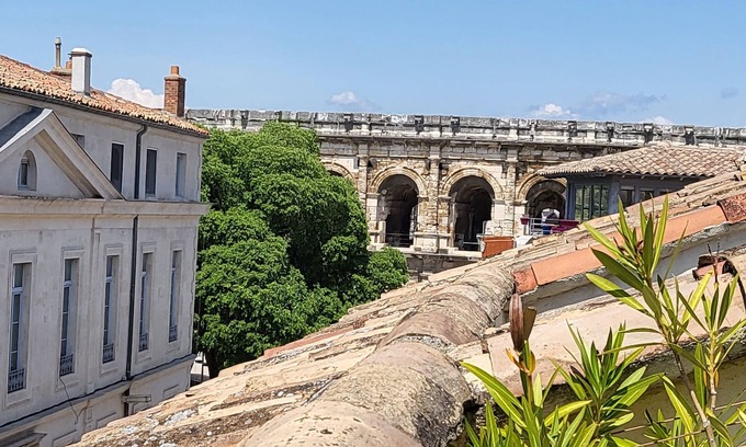 Quartier Administrations Apartment | La Dolce Vita Nîmoise 🐊 Terrace 100 m from the Arena