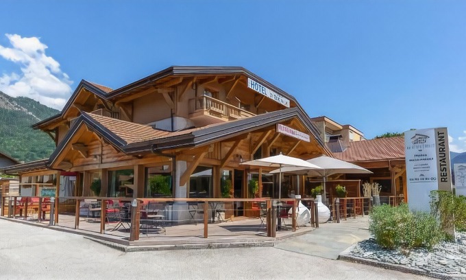 Thyez Hotel | La Ferme du Lac
