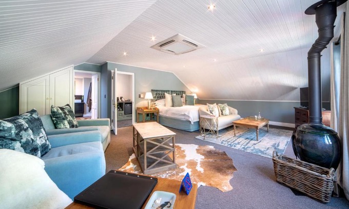 Franschhoek House | La Fontaine Boutique Hotel by The Oyster Collection