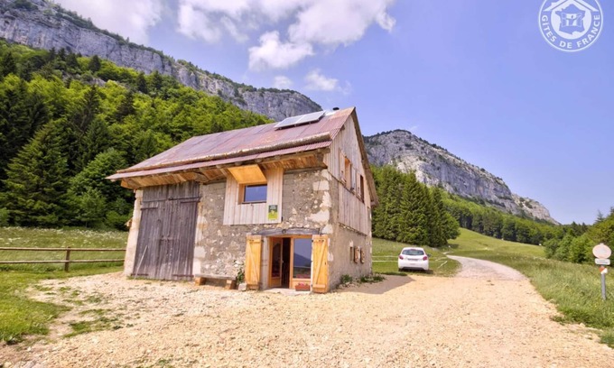 Entremont-le-Vieux House | LA GRANGE DES PLAINES