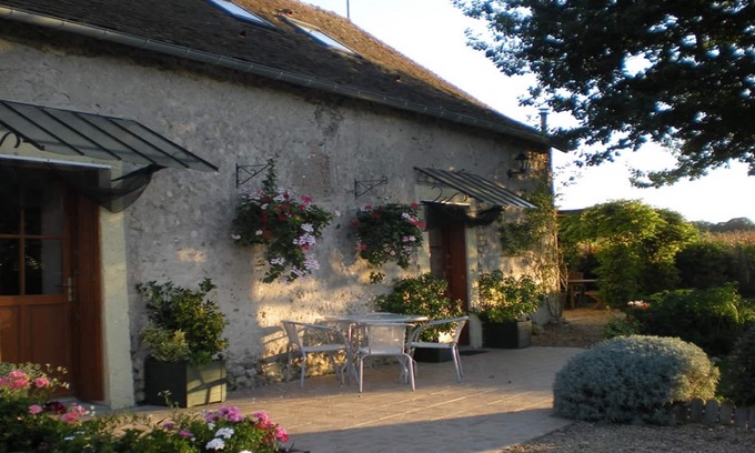 Noyant-Villages Cottage | 'La Joie du Muguet' - private, modern, comfortable, well-equipped holiday home