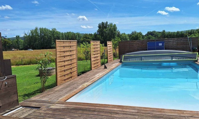 Saint-Pantaleon-de-Larche Apartment | La Maison Corré'Zen, Rated 3*. Heated swimming pool, Air conditioning,